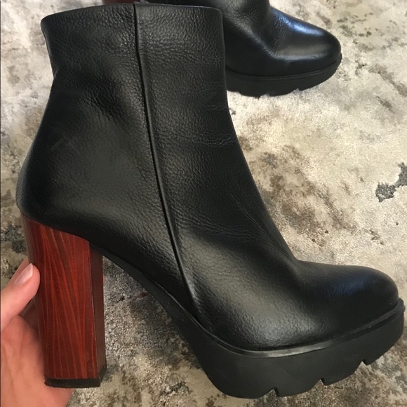 Black 100% real leather ankle boots made in Spain - Picture 1 of 4